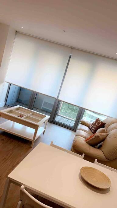 Tee Sweetlux Apartment London
